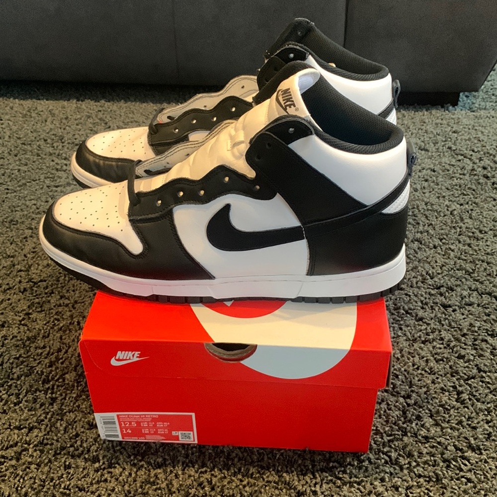 LIKE NEW Nike Dunk High, white & black panda, size 12.5